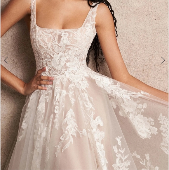 Lillian West wedding dress - Picture 4 of 13